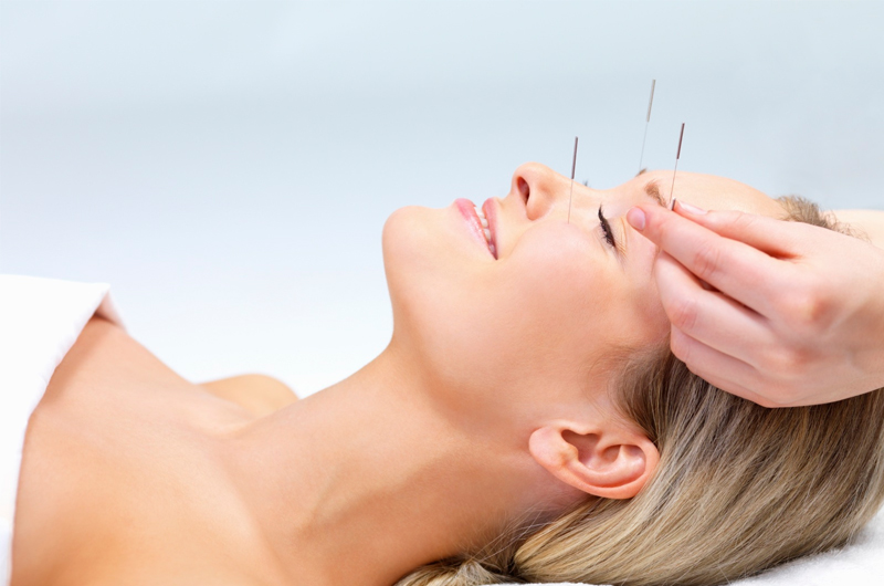 Dormir cedo ajuda a eliminar pensamentos negativos, diz estudo